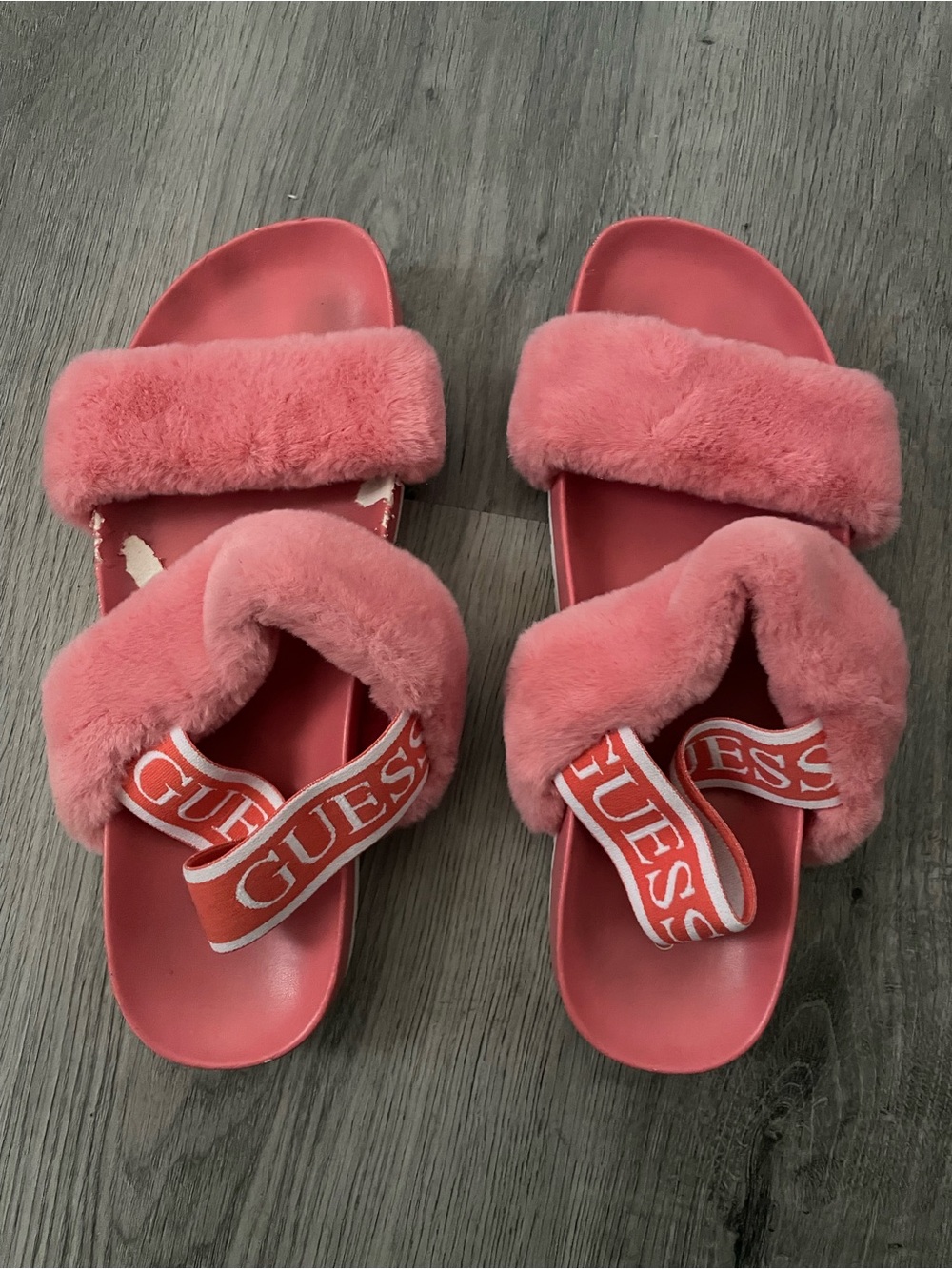 Guess Fabin Faux Fur Pink Plush Slide Sandals 8M Casual Vacation Barbiecore